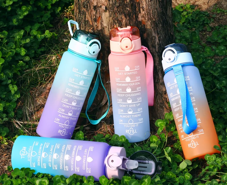 Frosted Gradient Water Bottle from the ZHONGYI Large Space Water Bottles collection